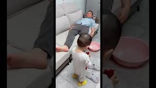 Thumbnail for 兜兜实在太暖心了,爸爸下班回来不舒服兜兜竟然把爸爸照顾这么好 #funny #cute #baby #萌娃