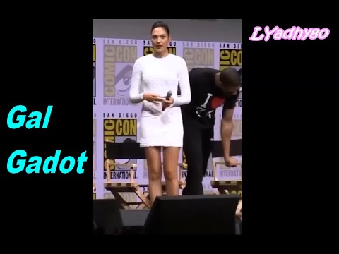 Gal Gadot mini skirt