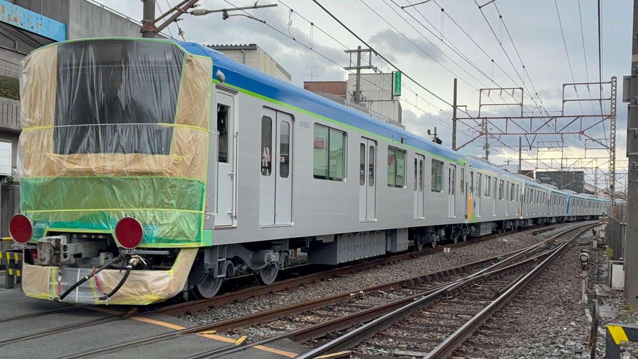 東武80050系甲種輸送 桃に引かれて