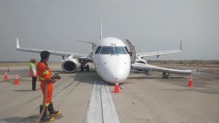 Embraer-190 посадка без переднего шасси(для тех кто любит хлопать во время посадки!!!)