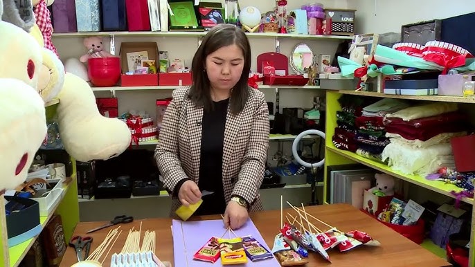 Үйде жасалған бойдақтар кешіне арналған бейне