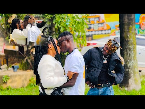 Karabaye G TUFF Asomye Umukobwa Kuri Camera Amuhaye Na Gift Yiminecye 🙈🙈 Eric dancer Areba 😂 #share
