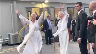 Rare footage - Agnetha and Frida wave to fans ABBA Voyage premiere 26 May 2022