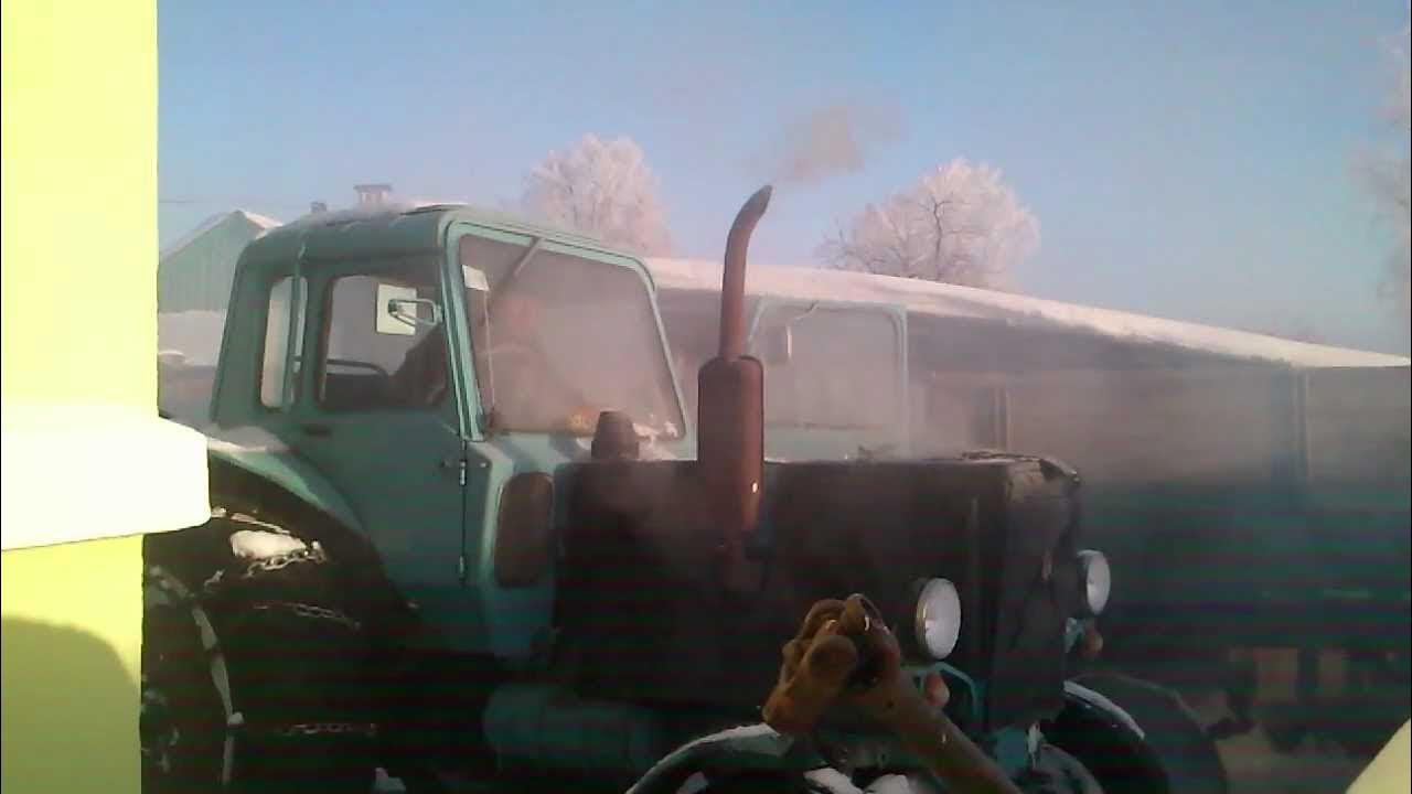 Трактор дымит. Трактор с дымом. Трактор на дыбах. Трактор в огне. Дым из трактора.