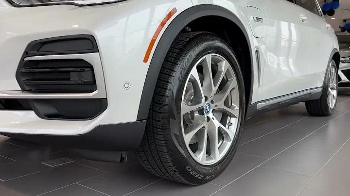 2023 BMW X5 xDrive45e Plug-In Hybrid Walk-Around.
