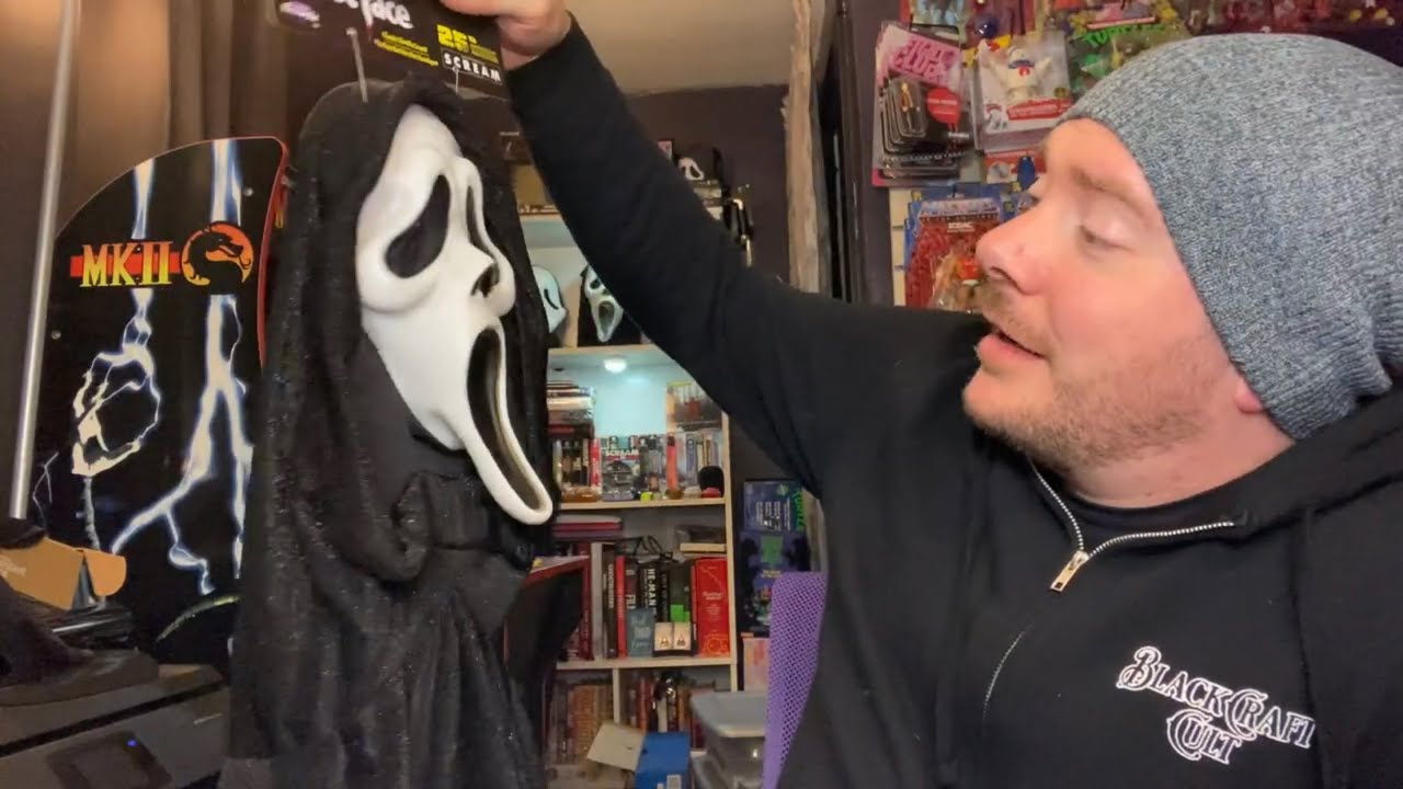 2ND RUN FUNWORLD 25TH ANNIVERSARY GHOSTAFACE MASK REVIEW! SAME PROBLEM AS 2011 DELUXE SCREAM MASKS?