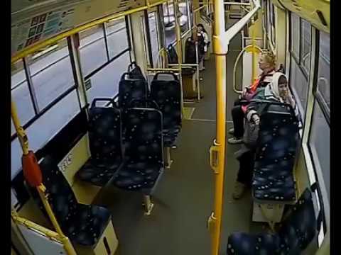 Wideo: Życie Na Przystanku Tramwajowym