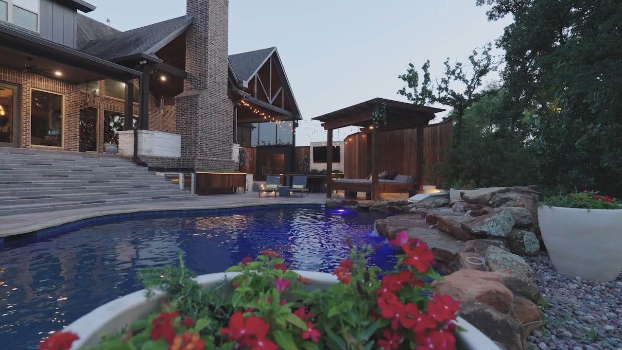 Top outdoor living trends in Houston – kitchens, shade structures, fire features & more