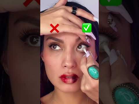 How to Put in Contacts for Beginners 👁  #Shorts