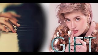 Miniatura del video "Madeline Juno - GIFT [Acoustic] | piano by ear. | FeelsLikeMusic"