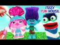 Fizzy &amp; Phoebe&#39;s Obstacle Course With Trolls + DIY painting moulds 🎨⭐ | Fun Videos For Kids
