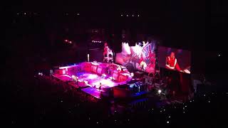 IRON MAIDEN - The trooper - Paris Bercy (27 juin 2011) HD 720p