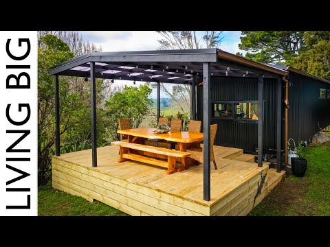 Amazing Modern Single Level Tiny House Gives Couple Ultimate Freedom
