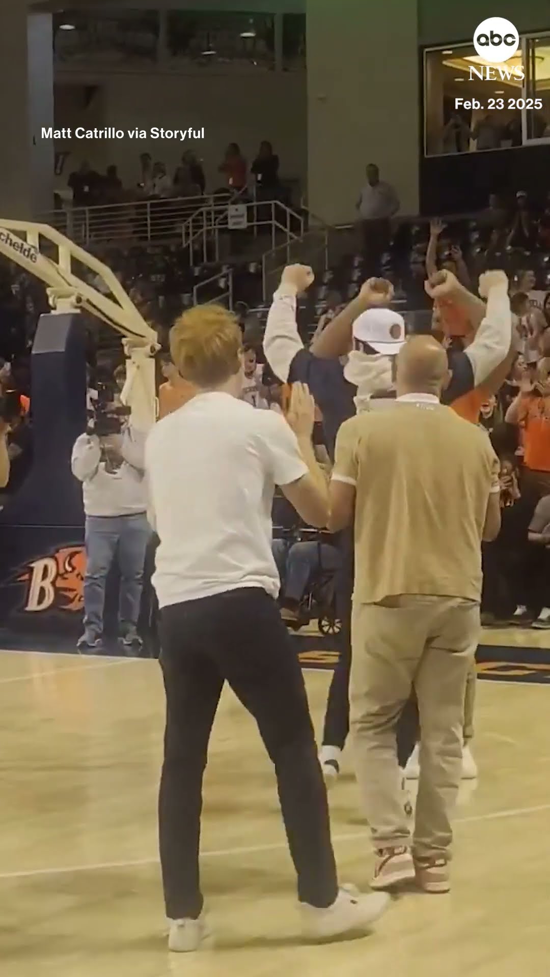 Alex Rodriguez makes half-court shot at Bucknell University game