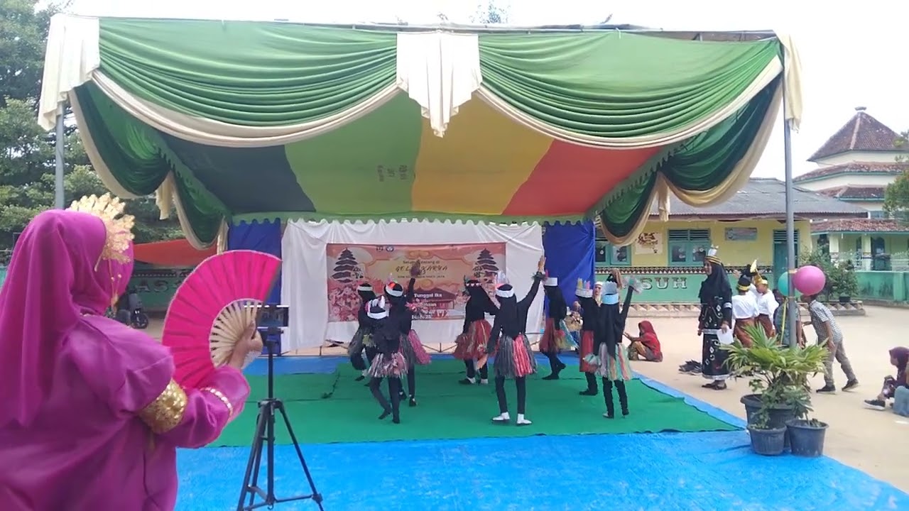 Mysha  dan kawan-kawan Menari apuse