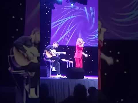 Смотреть клип МакSим - Знаешь ли ты, акустическая версия (Казань, 23.11.17) онлайн бесплатно в качестве Смотреть клип МакSим - Знаешь ли ты, акустическая версия (Казань, 23.11.17) онлайн бесплатно в качестве