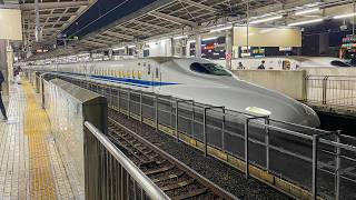 Trains at Nagoya Station - 名古屋駅の電車
In this video, we will see a large varierty of trains from different operations around Nagoya station.
この動画では、名古屋駅周辺を走る様々な会社の電車をご覧いただけます。
My Socials
Main Channel: https://www.youtube.com/c/TazzieTransport
Second Channel: https://www.youtube.com/c/TazzieT
Crossings Channel: https://www.youtube.com/@TazziesCrossings
Instagram: https://www.instagram.com/tazzie.transport/
Bus Insta: https://www.instagram.com/tazzie.buses/
Crossing Insta: https://www.instagram.com/tazzies.crossings/
Photo Insta: https://www.instagram.com/tazzie.photography/
Email: tazs.transport@gmail.com
Not Often Used Socials
Website: https://tazstransport.wixsite.com/website
Facebook: https://www.facebook.com/TazzieTransport/
Flickr: https://www.flickr.com/people/tazzie_transport/
Crossing Flickr: https://www.flickr.com/people/tazzies_crossings/
Music by TELL YOUR STORY music by ikson™: https://ikson.com/tell-your-story
And/Or https://www.youtube.com/@MaxwellDexter
Filmed: Nov 2024 Trains at Nagoya Station - 名古屋駅の電車