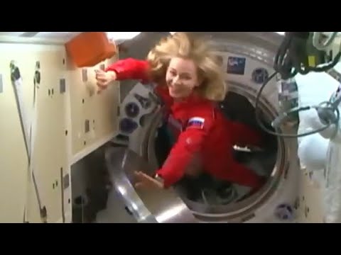 Soyuz MS-19 hatch opening