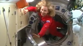 Soyuz MS-19 hatch opening