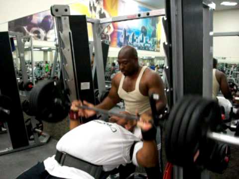 tampax compak Incline Chest 405LBS-Corey warren by Selwyn Baptiste