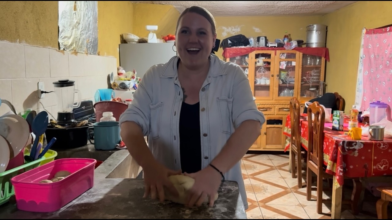 Christmas Living in Mexico❤️🇲🇽❤️Buñuelos with Rubi & Dominic’s School Christmas Event-Vlogmas Day 25