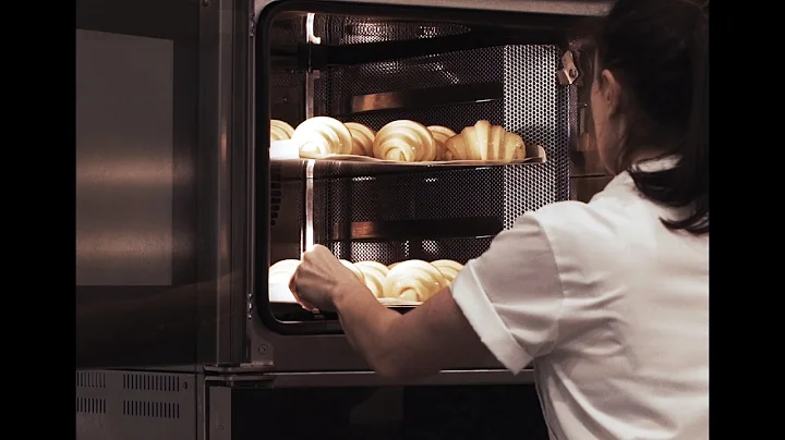 Masterclass in Motion: Croissants at Lune with Kat...