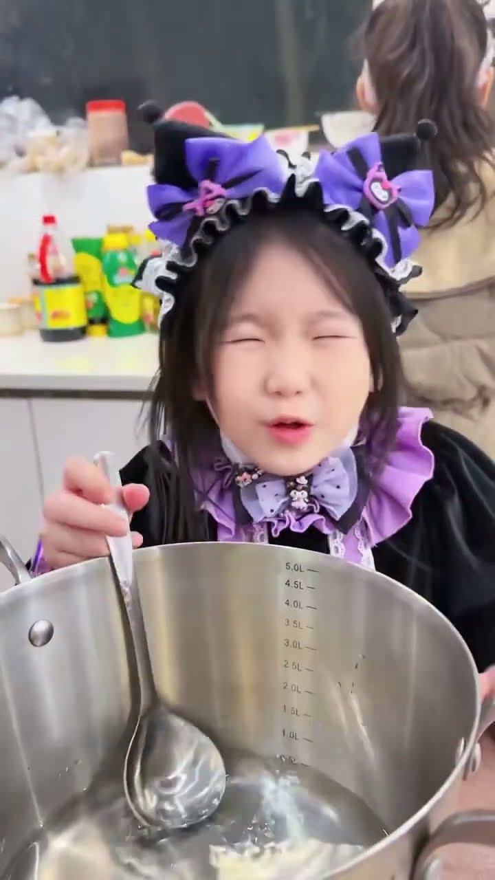 【斗罗大陆】小coco竟然偷吃狗狗的零食？ #斗罗大陆#唐舞桐#coco#APT