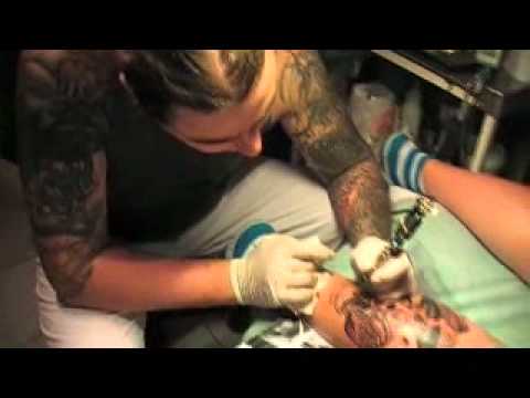 Video: Pimple On Tattoo: Je Bezpečné Pop Nebo Léčbě?