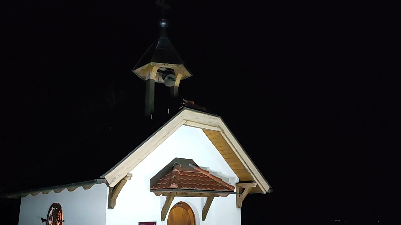 Villingen (VS) Obereschach Haldenhofkapelle St. Anna : Läuten der Glocke / Pendeln