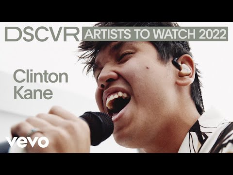 Clinton Kane - I GUESS I'M IN LOVE (Live) | Vevo DSCVR Artists to Watch 2022