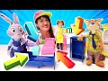 Oyuncak Nick ve Judy gardırop ve yatak alışverişi yapıyor! Çocuklar için oyun videoları