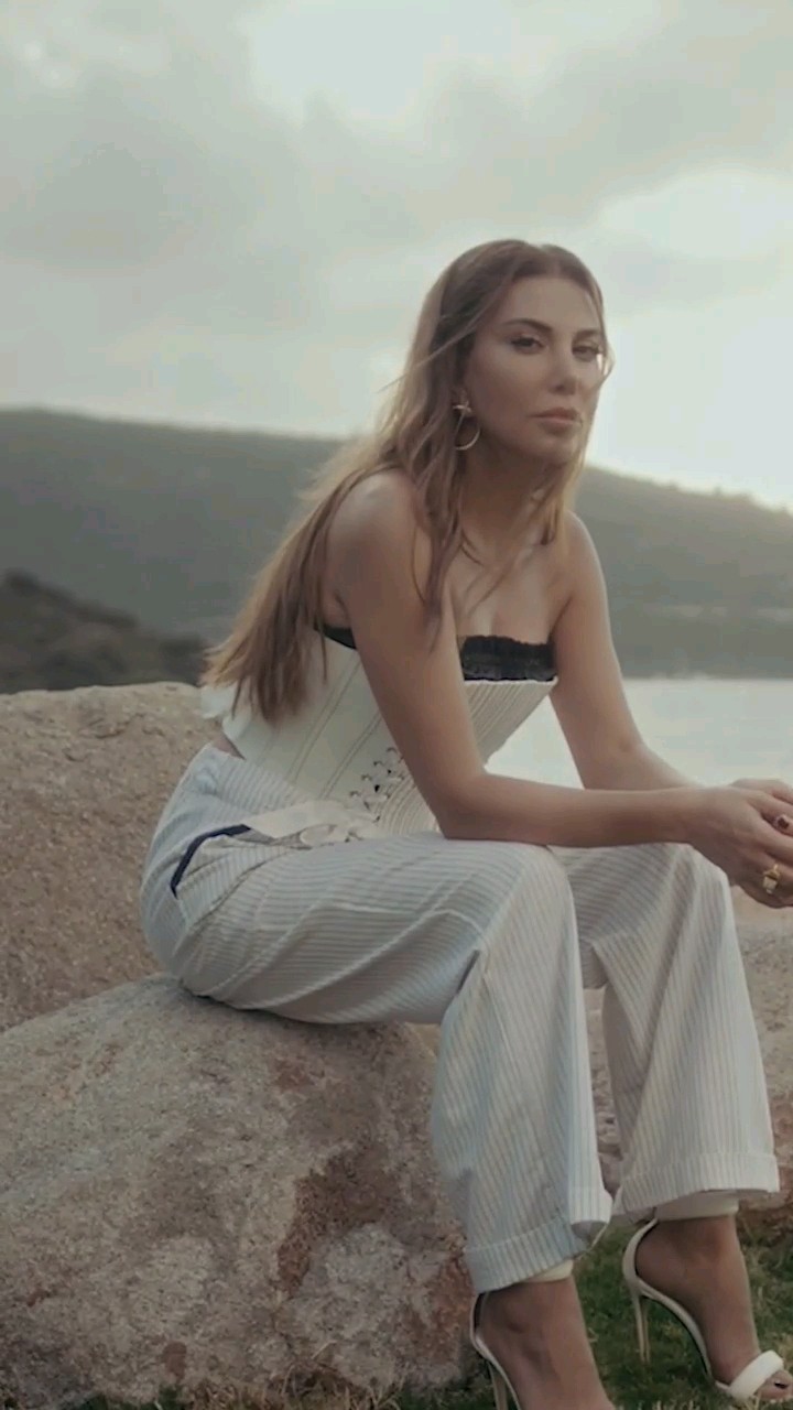 Ebru Yaşar - Yine Çalıyor #shorts