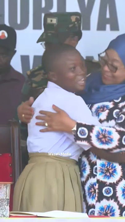 ONA FURAHA YA RAIS SAMIA AKIMKUMBATIA MTOTO JASIRI💥🥰 #shorts