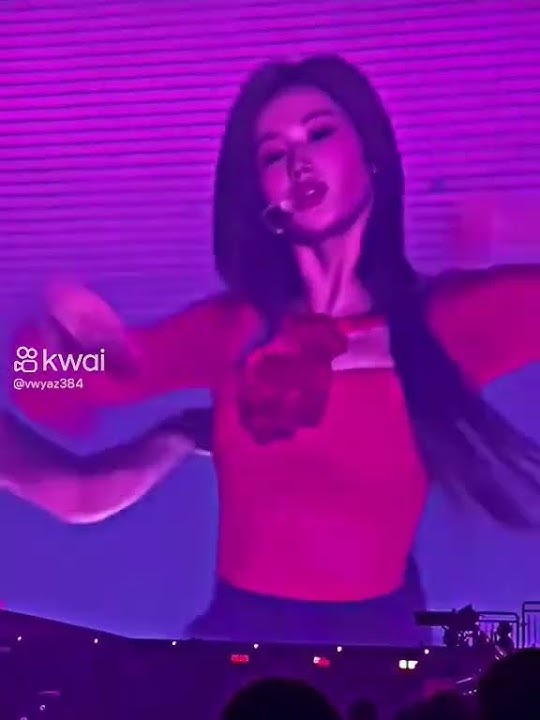 I want you to give them to me 😭🔥 #shorts #sana #TWICE #트와이스 #READYTOBE #TWICE_5TH_WORLD_TOUR