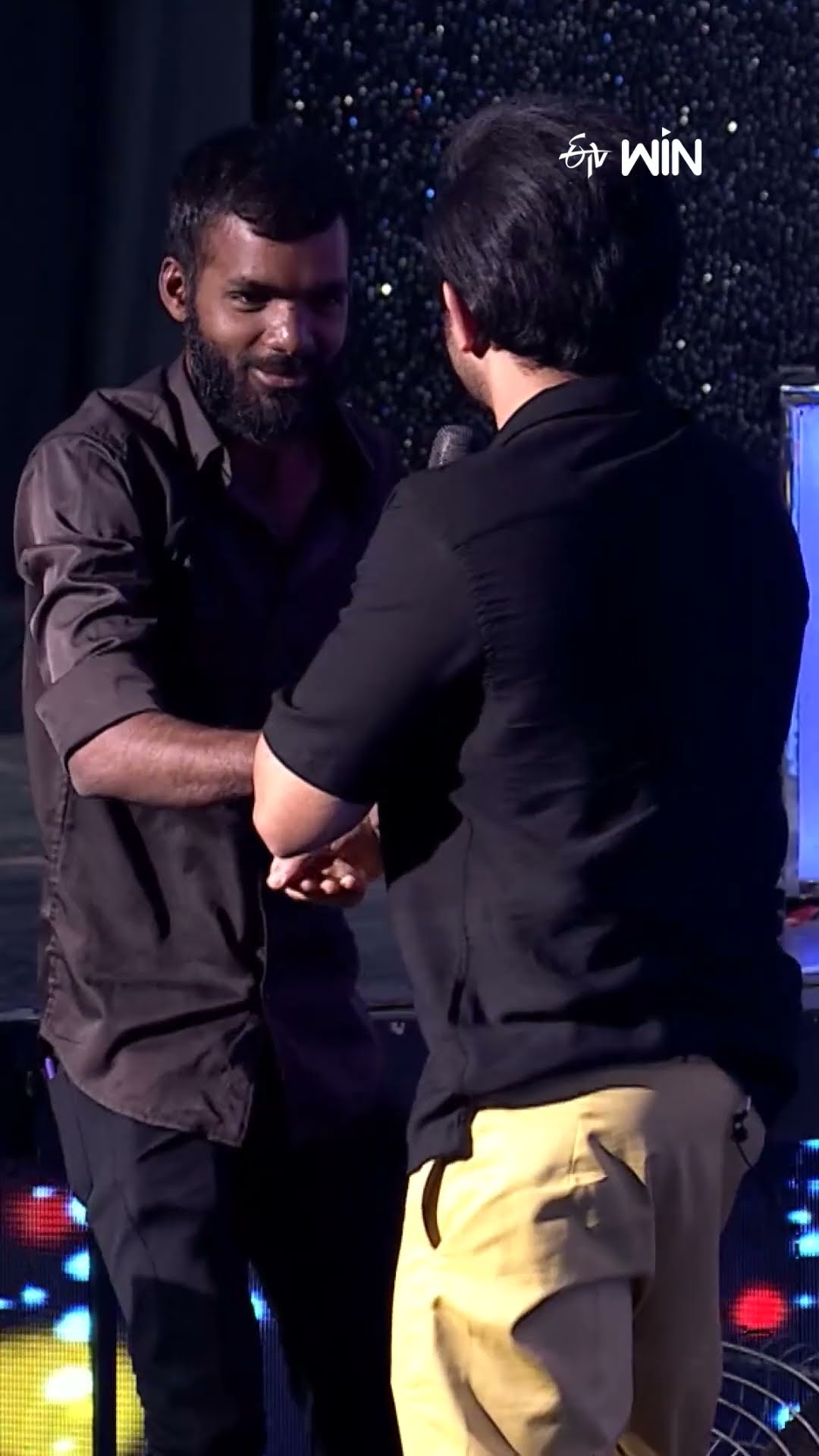#shorts - పేపర్ మీద వీళ్ళిద్దరి క్యారెక్టర్ ఎలా డిసైడ్ చేస్తే అలా బిహేవ్ చేయాలి..! #dheejodi #comedy