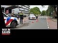 PUTDEKSEL SCHIET LOS NA PASSAGE STADSBUS IN MAASTRICHT