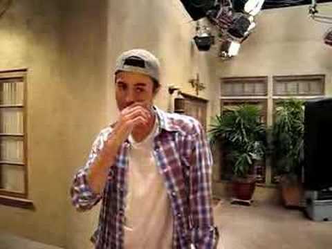 Enrique talks about the story of Two and a Half Men mp3 ke stažení