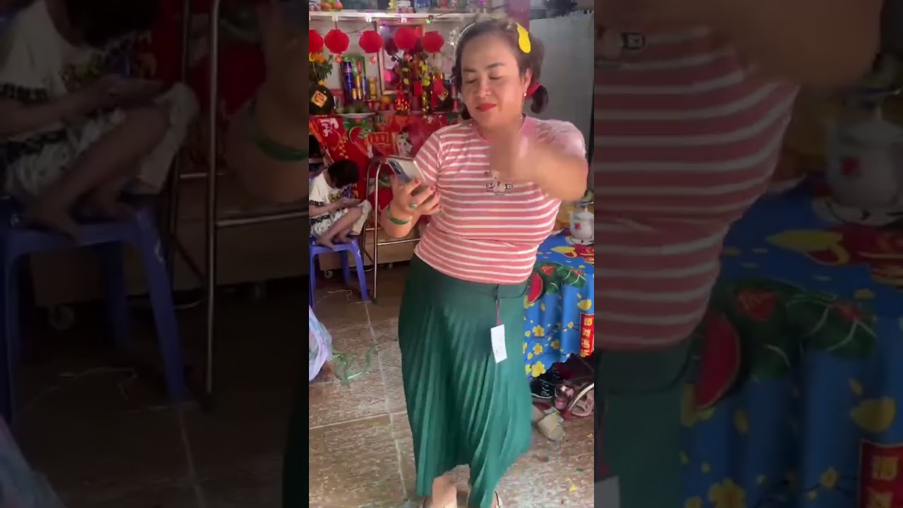 Xuyến vui mừng có hợp đồng năm mới 