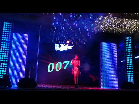 歌星：甜心：歌曲：情歌里的你。