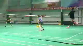 Badminton Lucu  Smash Salah Sasaran 