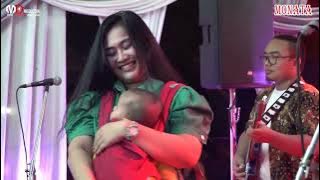 Sambil Gendong Baby, Dona Nembang Lagu Satu Rasa Cinta