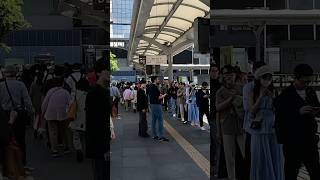 GW6日目の京都駅はあふれる観光客で大賑わい。On the sixth day of Golden Week, Kyoto Station was bustling with tourists.