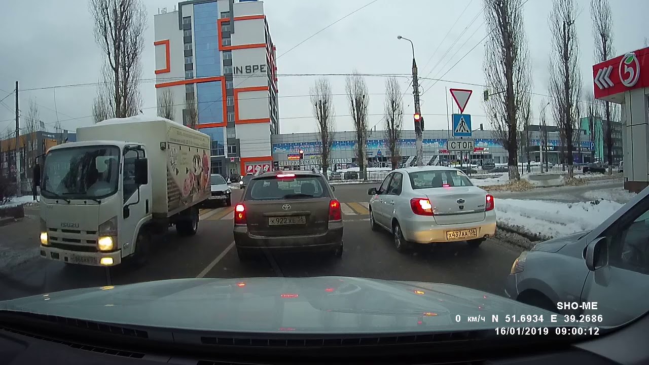 Теперь разрешено движение на грузовой транспорте в левом ряду на Ленинском проспекте Разрешено на ленинском проспекте двигаться на грузовой в левом ряду