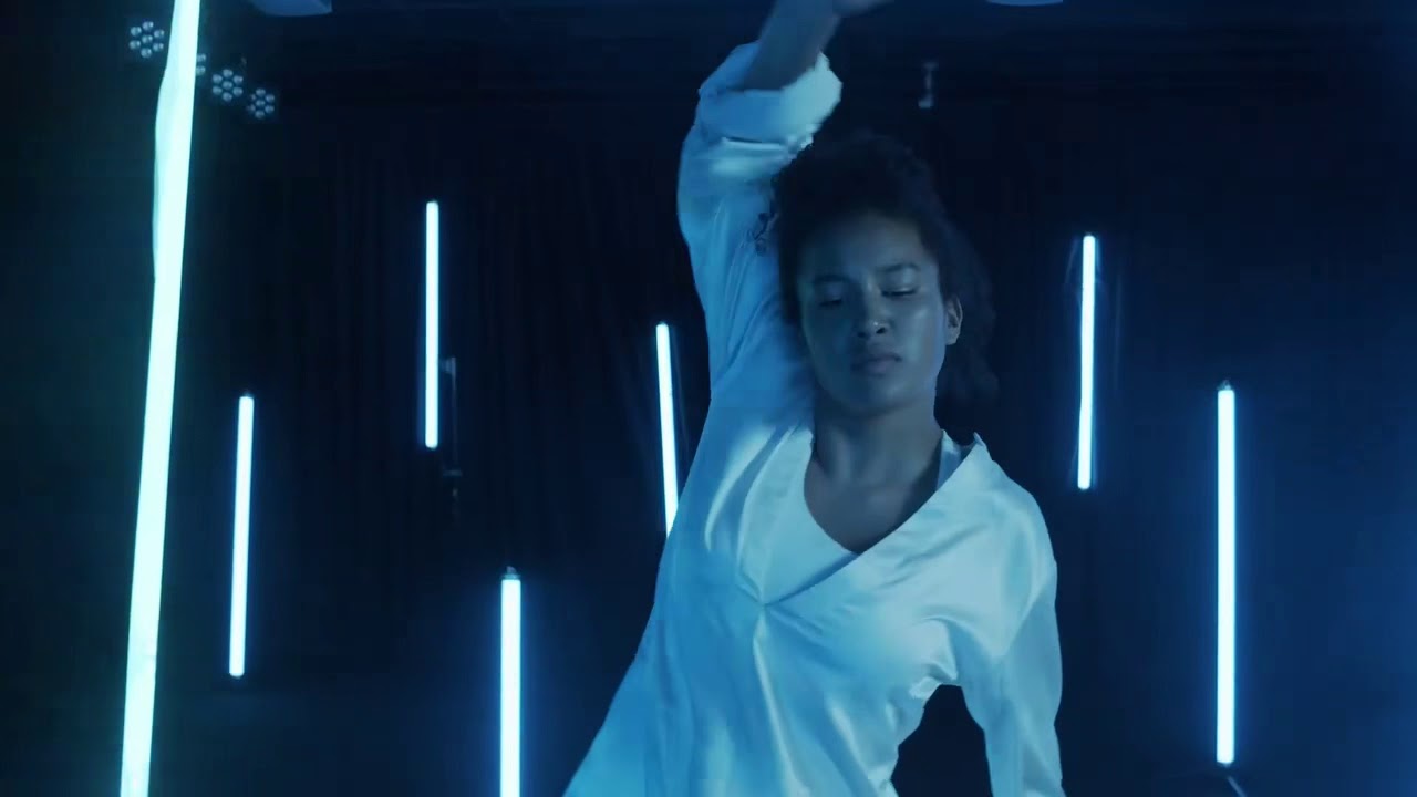 actresses in their 20s Sofia Wylie Collaborations with Tonic Water (feat. Novaa) by Moglii @mogliimusiic @majesticcasual