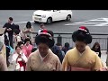 奉告祭で八坂神社に集まる祇園甲部の舞妓（Maiko）さん Gion