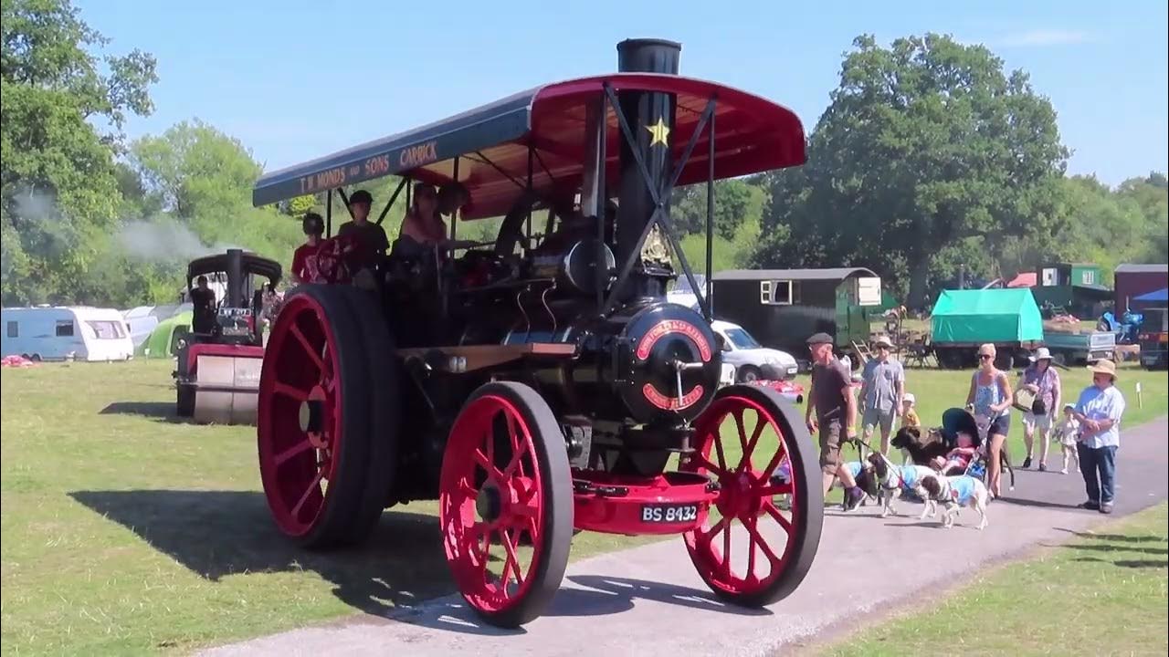 Bringing up the rear! Traction Engines heading for the arena Astle