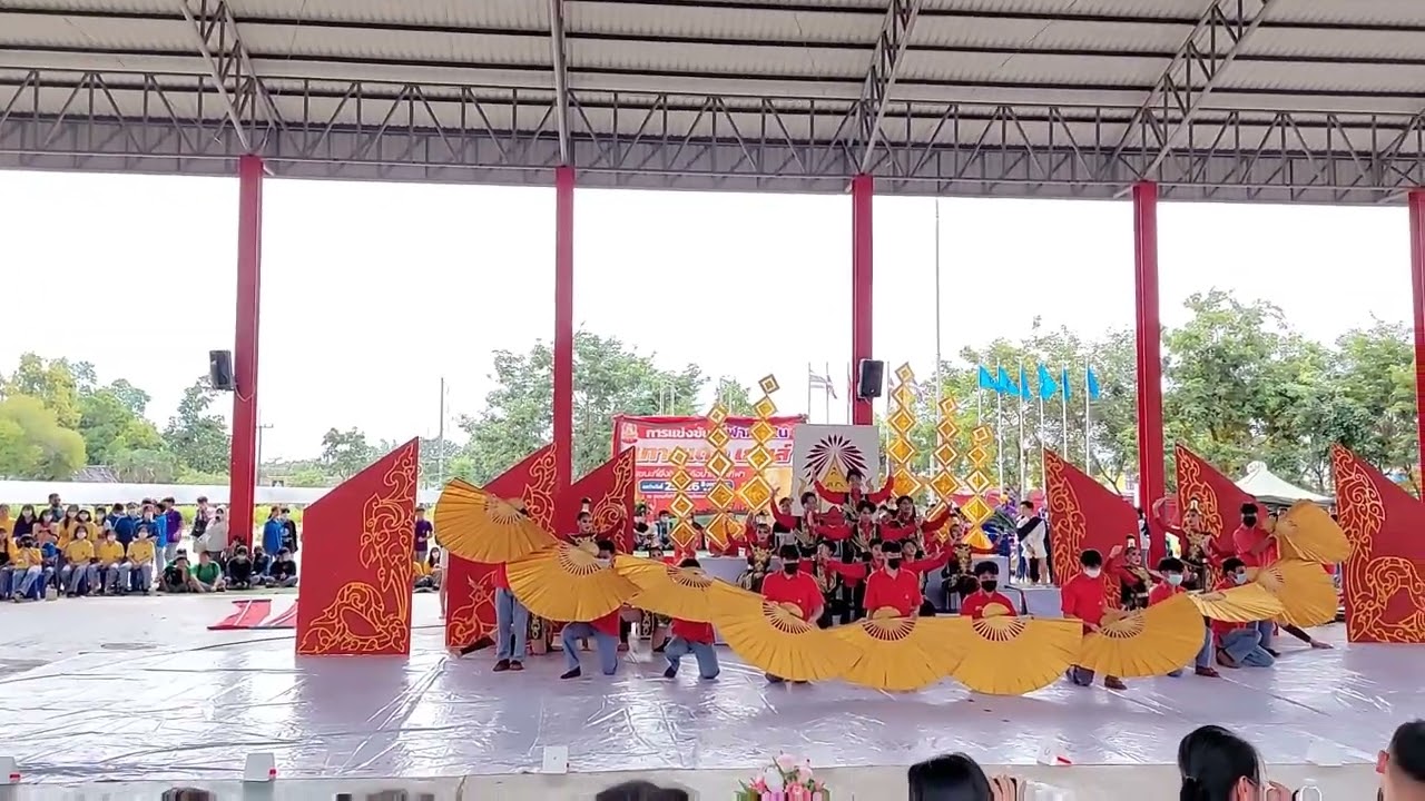 ทีมเชียร์หลีดเดอร์คณะสีแดง โรงเรียนมัธยมตระการพืชผล : งานกีฬาภายใน เทา-แดงเกมส์ ปีการศึกษา 2565