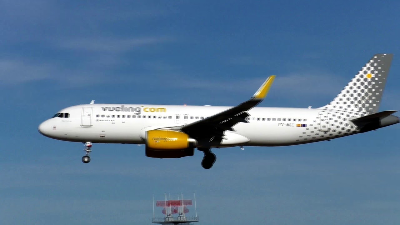 VUELING A320 (SL) landing Lisbon Airport ECMGE YouTube