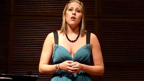 Jessica Cole singing "Dove sono i bei momenti" by ...