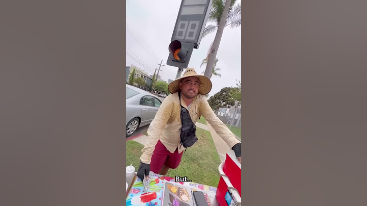 Street vendor gets blessed for his kindness :)